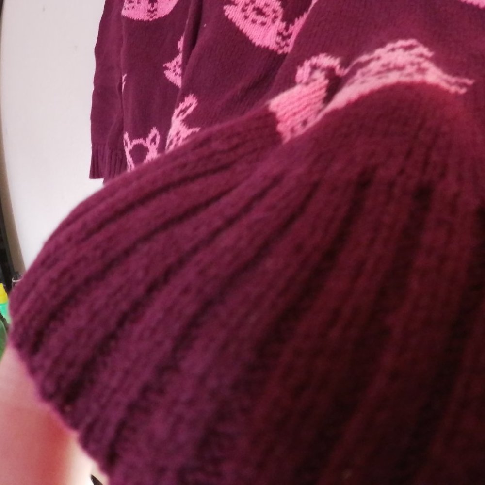 Fox Pattern Sweater - Picture 4 of 5